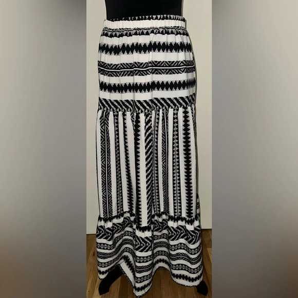 Emery Rose Aztec Print Tiered Maxi Skirt - Size M - Picture 4 of 7